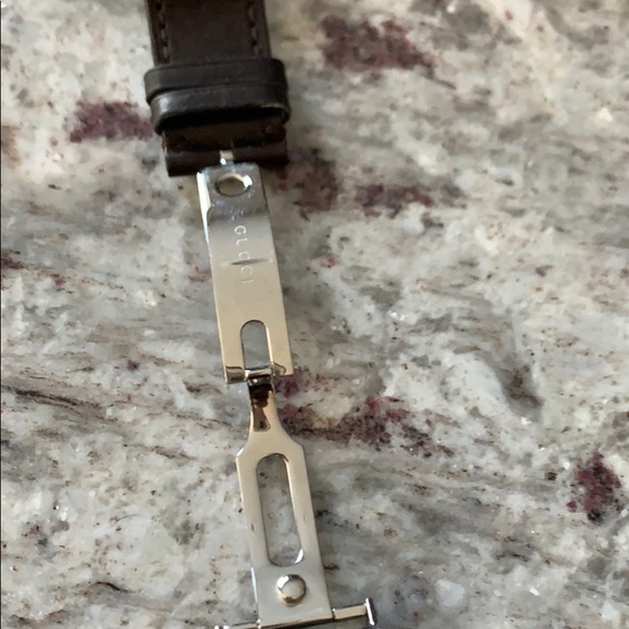 Gucci Swiss quartz movement watch MACYS HAS IT LISTED FOR $2150 - Picture 5 of 6